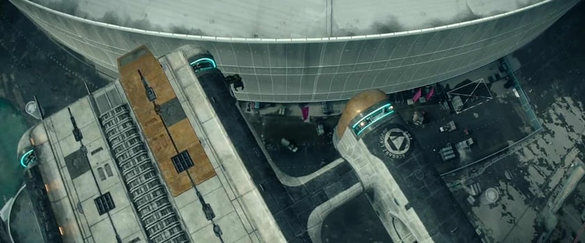 Kadry z serialu "Fundacja" od Apple TV+ z udziałem wrocławskiego stadionu - Tarczyński Areny
