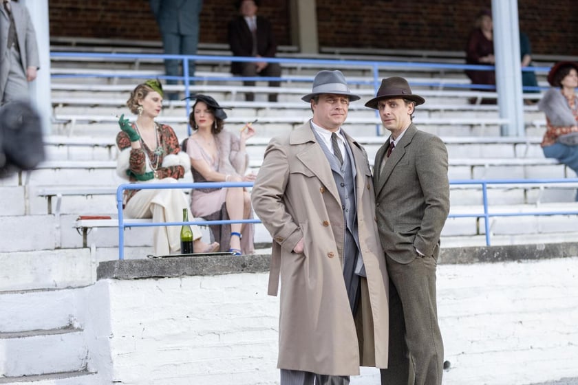 Serial &bdquo;Breslau&rdquo; kręcono we Wrocławiu &ndash; tu bohaterowie na stadionie w kompleksie AWF Wrocław