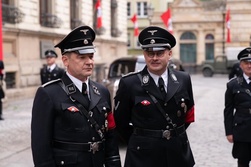 Serial &bdquo;Breslau&rdquo; kręcono we Wrocławiu &ndash; bohaterowie na ul. Szajnochy