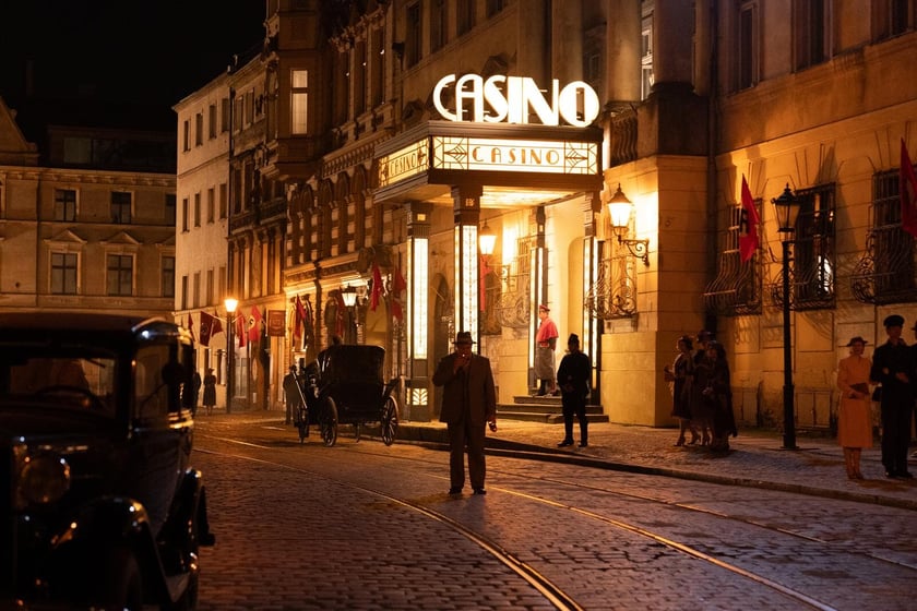 Serial &bdquo;Breslau&rdquo; kręcono we Wrocławiu &ndash; bohaterowie na ul. Szajnochy