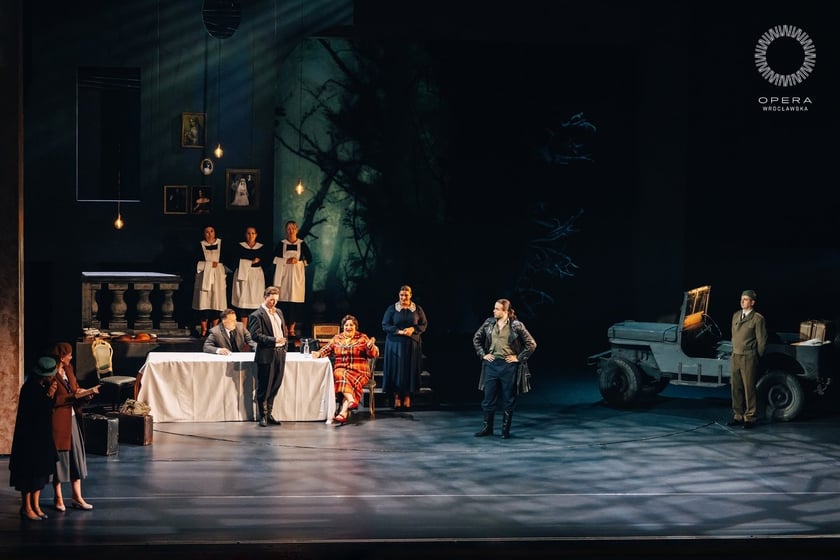 Sceny ze &bdquo;Strasznego dworu&rdquo; w Operze Wrocławskiej