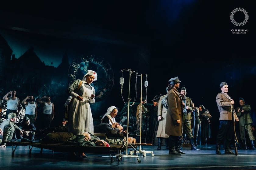 Sceny ze &bdquo;Strasznego dworu&rdquo; w Operze Wrocławskiej