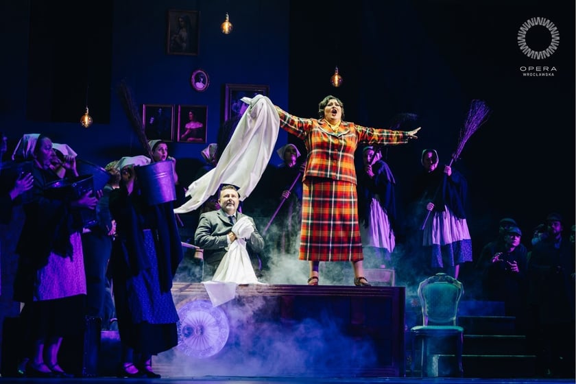 Sceny ze &bdquo;Strasznego dworu&rdquo; w Operze Wrocławskiej