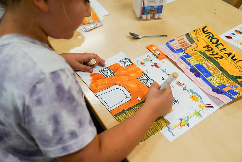 Warsztaty dla dzieci w CIM &bdquo;Nowe Łąki&rdquo; z udziałem Jakuba Plączkowskiego, wrocławskiego Nikifora