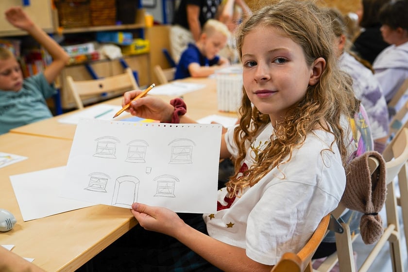 Warsztaty dla dzieci w CIM &bdquo;Nowe Łąki&rdquo; z udziałem Jakuba Plączkowskiego, wrocławskiego Nikifora