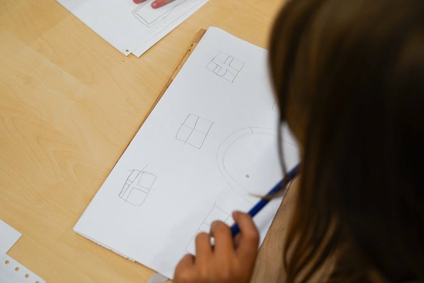 Warsztaty dla dzieci w CIM &bdquo;Nowe Łąki&rdquo; z udziałem Jakuba Plączkowskiego, wrocławskiego Nikifora