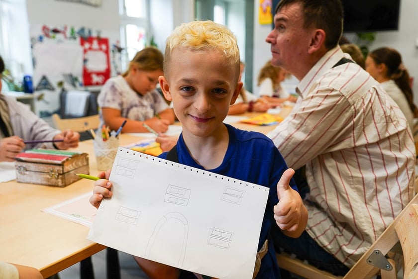 Warsztaty dla dzieci w CIM &bdquo;Nowe Łąki&rdquo; z udziałem Jakuba Plączkowskiego, wrocławskiego Nikifora