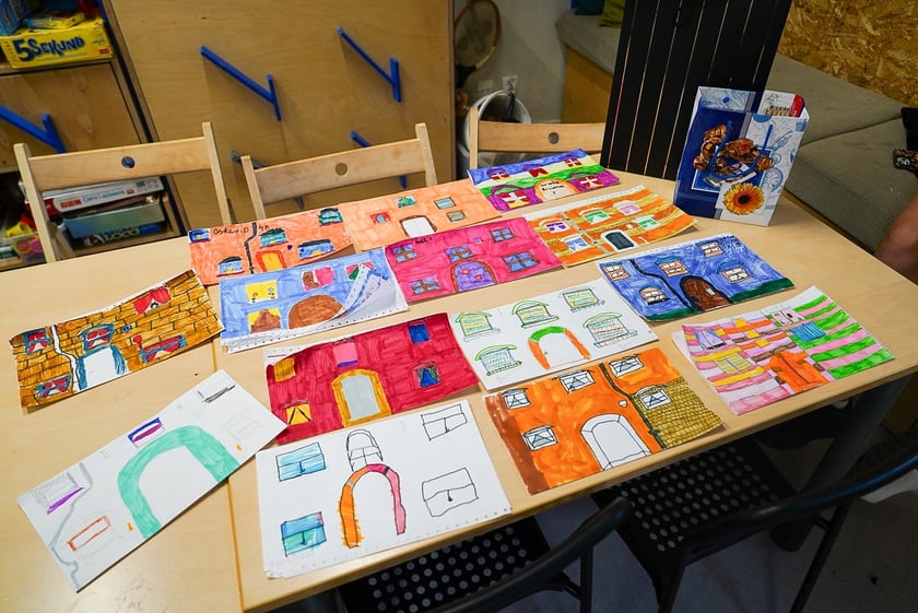 Warsztaty dla dzieci w CIM &bdquo;Nowe Łąki&rdquo; z udziałem Jakuba Plączkowskiego, wrocławskiego Nikifora