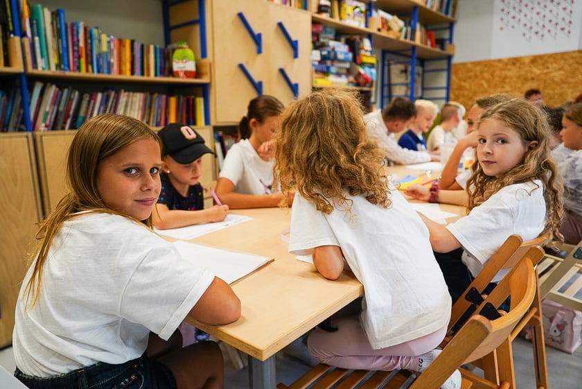 Warsztaty dla dzieci w CIM &bdquo;Nowe Łąki&rdquo; z udziałem Jakuba Plączkowskiego, wrocławskiego Nikifora