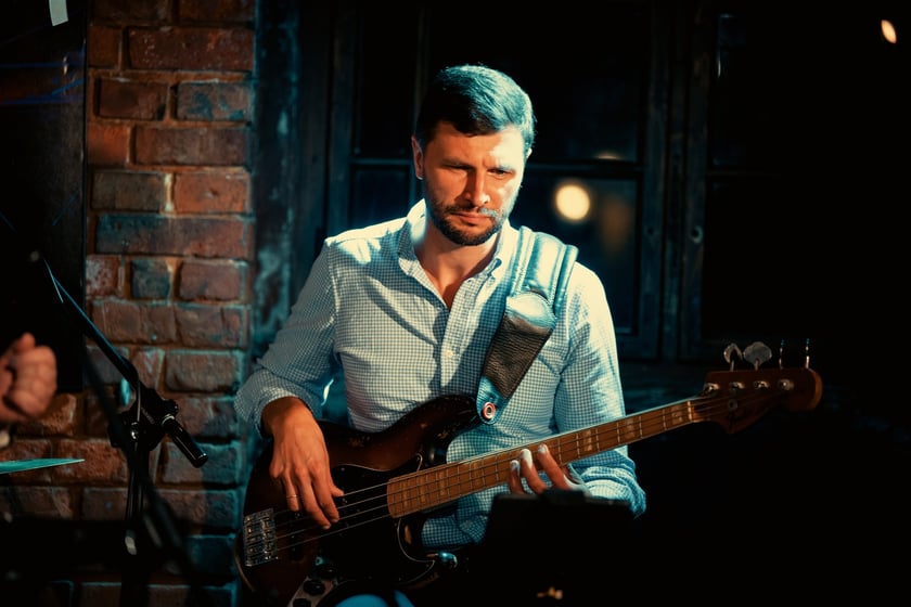 Na zdjęciu Natalia Lubrano z zespołem podczas koncertu w Mleczarni