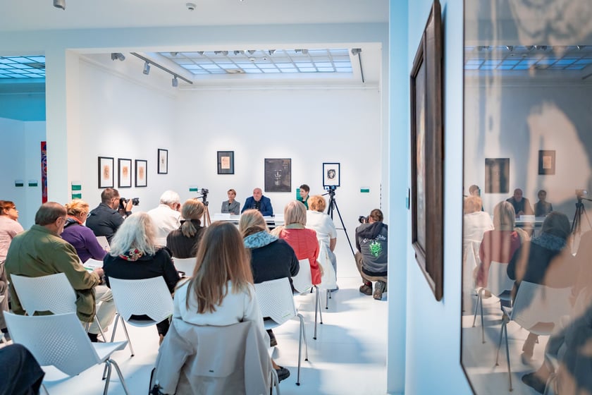 Wystawa poświęcona Waldemarowi Cwenarskiemu w Pawilonie Czterech Kopuł tuż przed otwarciem