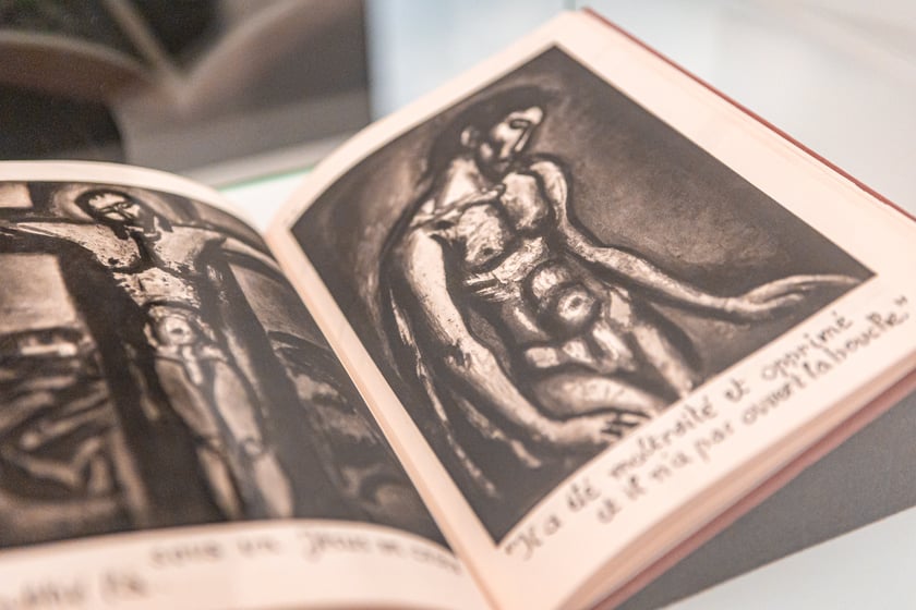 Wystawa poświęcona Waldemarowi Cwenarskiemu w Pawilonie Czterech Kopuł tuż przed otwarciem