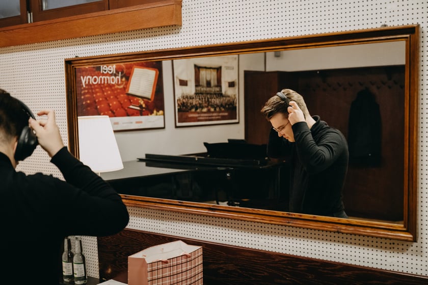 Piotr Alexewicz w pokoju ćwiczeń Konkursu Chopinowskiego