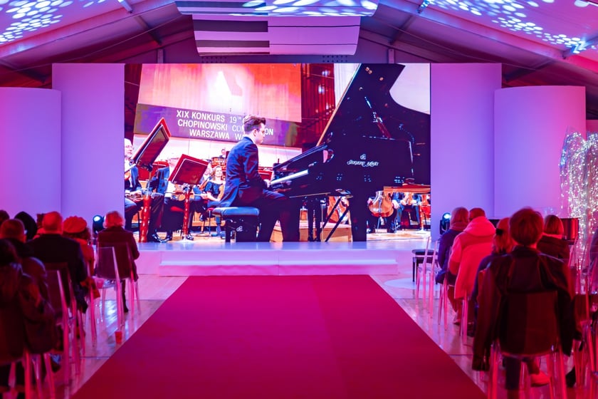 Strefa Melomana Konkursu Chopinowskiego w specjalnym pawilonie na pl. Społecznym przed dawnym Impartem&nbsp;