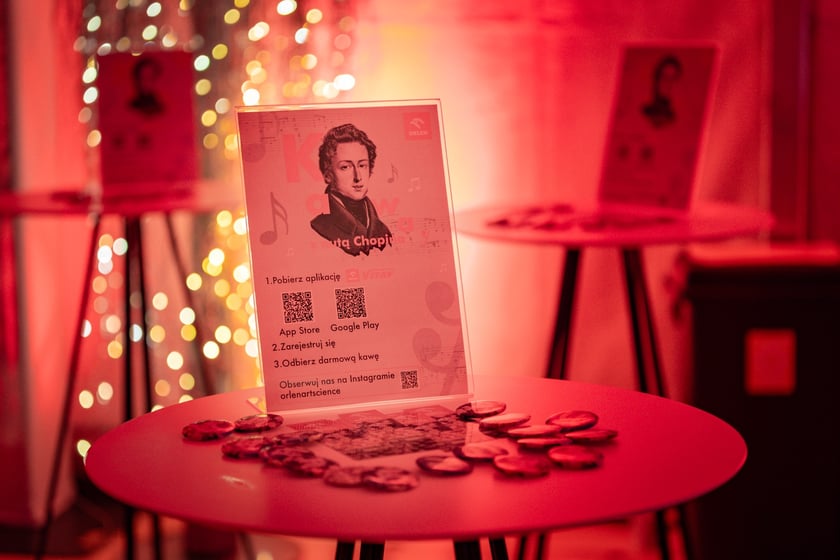 Strefa Melomana Konkursu Chopinowskiego w specjalnym pawilonie na pl. Społecznym przed dawnym Impartem&nbsp;