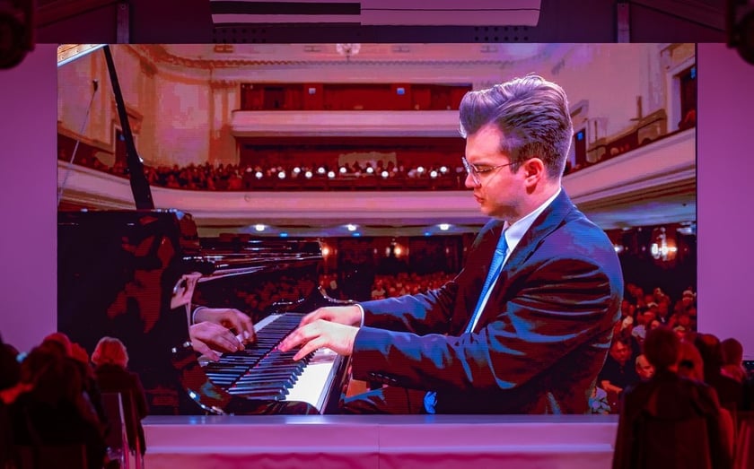 Piotr Alexewicz w finale Konkursu Chopinowskiego 2025, zdjęcie ze Strefy Melomana na pl. Społecznym
