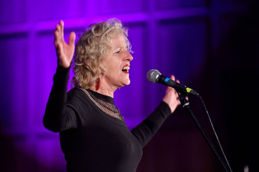 III edycja Og&oacute;lnopolskiego Senioralnego Festiwalu Piosenki Artystycznej w ramach Wrocławskich Dni Seniora - koncert finałowy