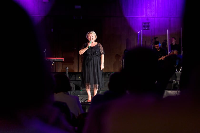 III edycja Og&oacute;lnopolskiego Senioralnego Festiwalu Piosenki Artystycznej w ramach Wrocławskich Dni Seniora - koncert finałowy