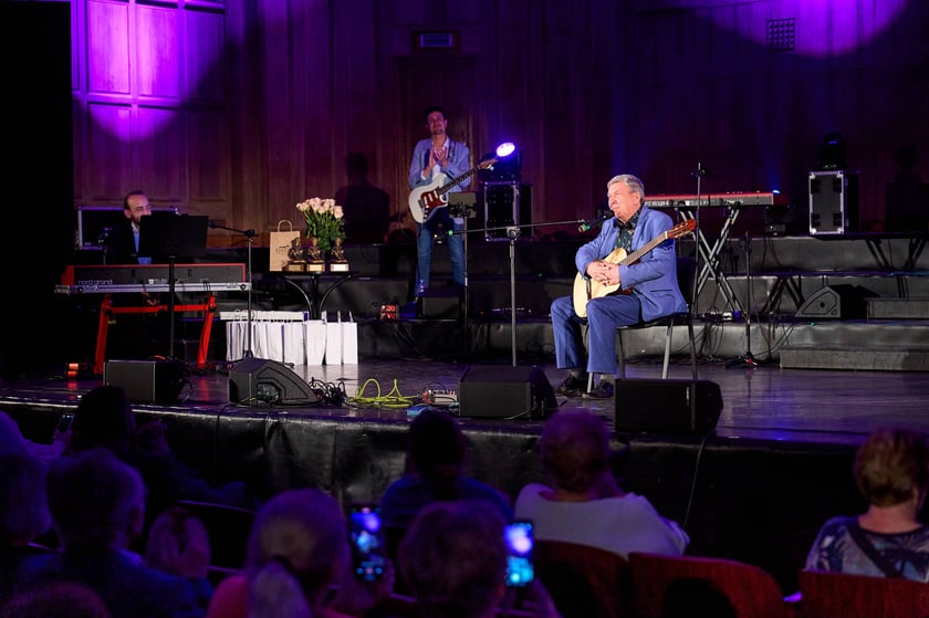 III edycja Og&oacute;lnopolskiego Senioralnego Festiwalu Piosenki Artystycznej w ramach Wrocławskich Dni Seniora - koncert finałowy