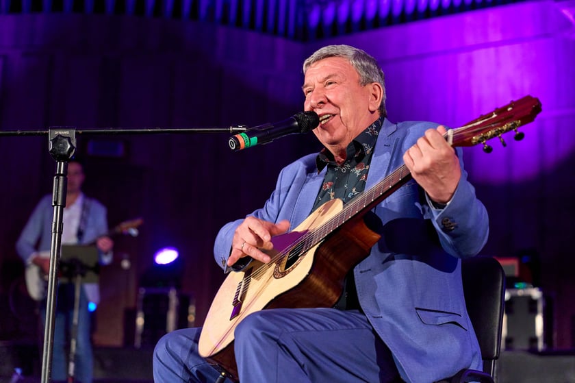 III edycja Og&oacute;lnopolskiego Senioralnego Festiwalu Piosenki Artystycznej w ramach Wrocławskich Dni Seniora - koncert finałowy