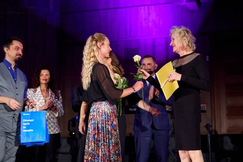 III edycja Og&oacute;lnopolskiego Senioralnego Festiwalu Piosenki Artystycznej w ramach Wrocławskich Dni Seniora - koncert finałowy