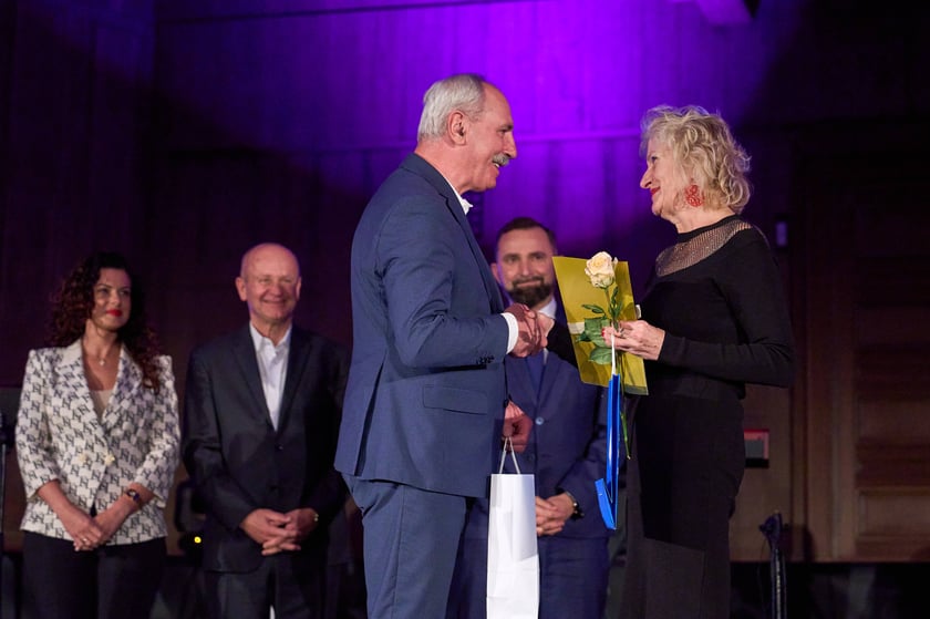 III edycja Og&oacute;lnopolskiego Senioralnego Festiwalu Piosenki Artystycznej w ramach Wrocławskich Dni Seniora - koncert finałowy