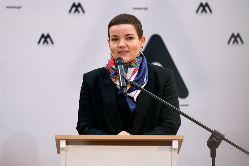 Przekazanie zaginionego obrazu "Lato" Berty Wegmann, Muzeum Narodowe we Wrocławiu. Ministra kultury Marta Cienkowska