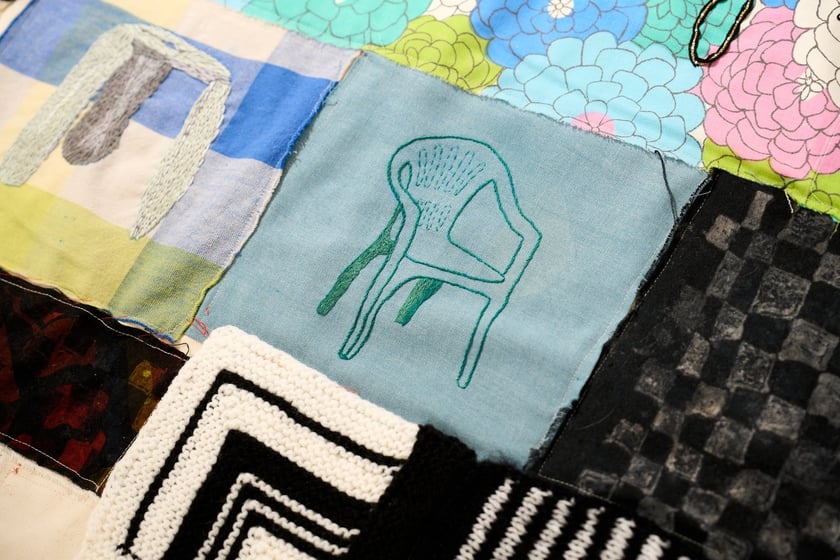 Fragmenty tkaniny artystycznej, kt&oacute;ra od 29 października ozdobi ścianę w Barbarze