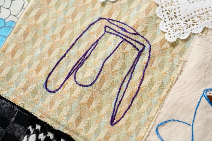 Fragmenty tkaniny artystycznej, kt&oacute;ra od 29 października ozdobi ścianę w Barbarze