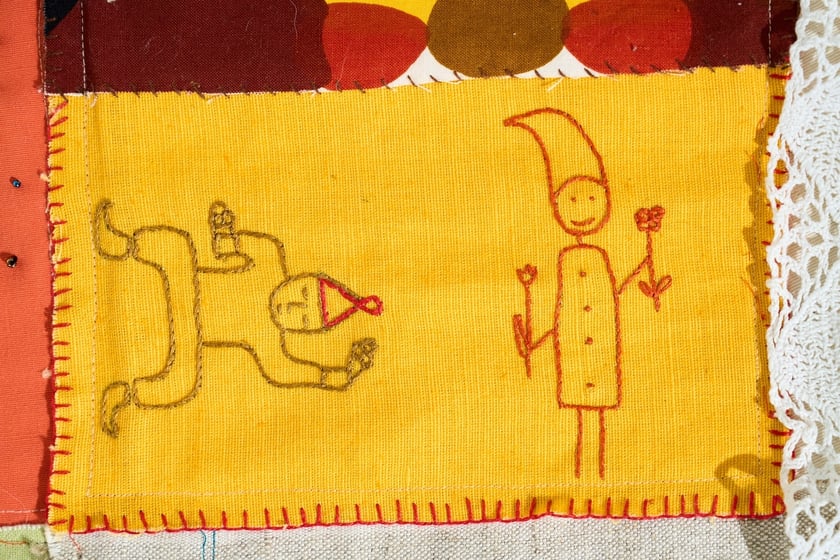 Fragmenty tkaniny artystycznej, kt&oacute;ra od 29 października ozdobi ścianę w Barbarze