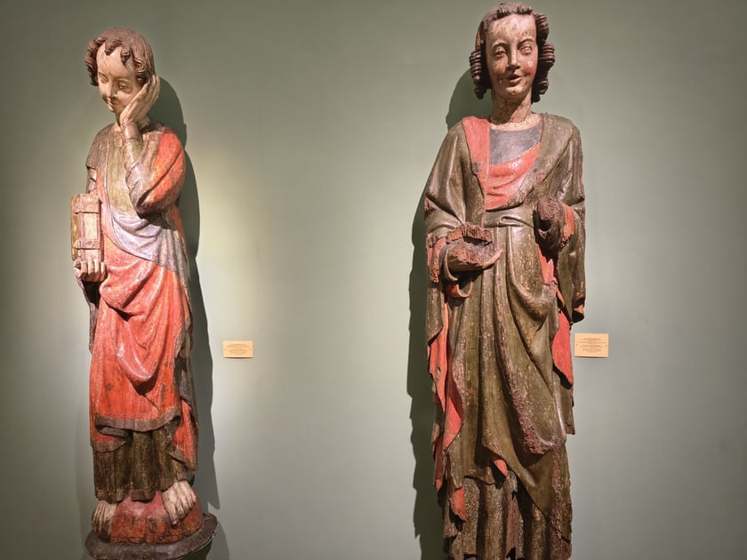 św. Jan Ewangelista | z kościoła Marii i Magdaleny we Wrocławiu | pracownia mistrza figur apostoł&oacute;w | XIV w.