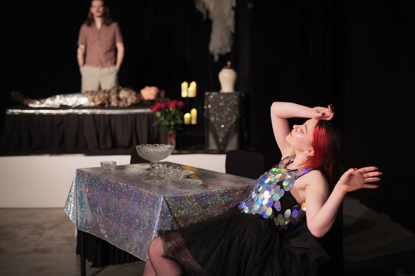 Na zdjęciu aktorzy Teatru Ekstrawersja w spektaklu &bdquo;Tango&rdquo; Sławomira Mrożka