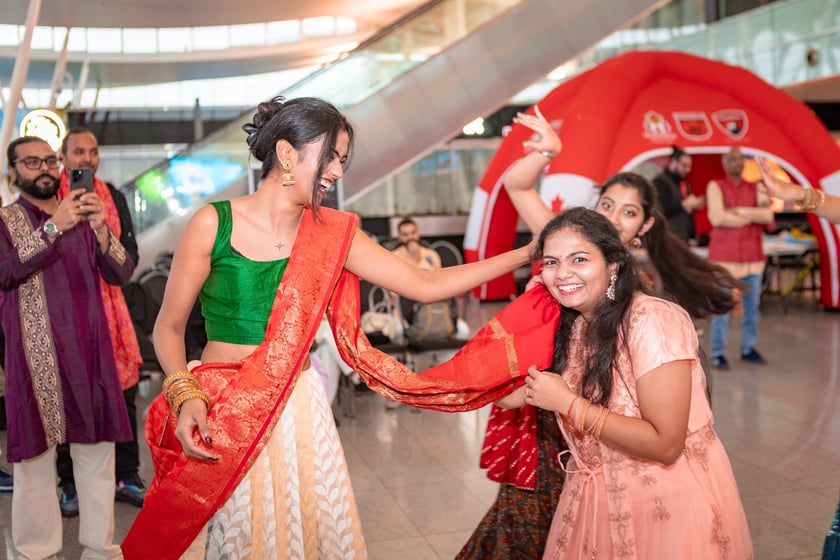 Obchody Święta Diwali na lotnisku we Wrocławiu, 2 listopada 2025