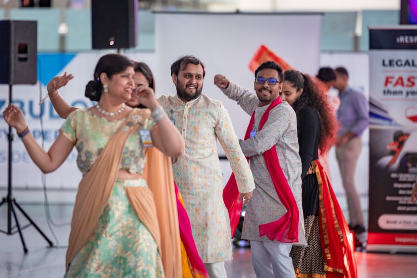 Obchody Święta Diwali na lotnisku we Wrocławiu, 2 listopada 2025