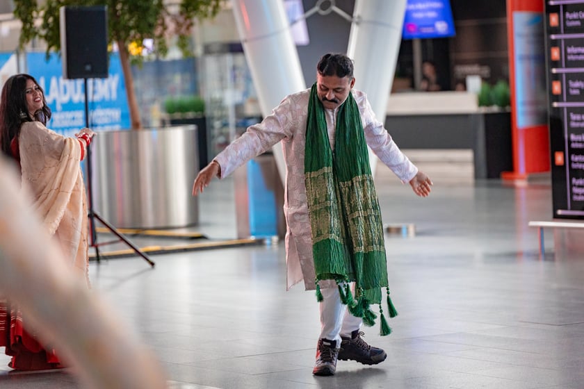 Obchody Święta Diwali na lotnisku we Wrocławiu, 2 listopada 2025