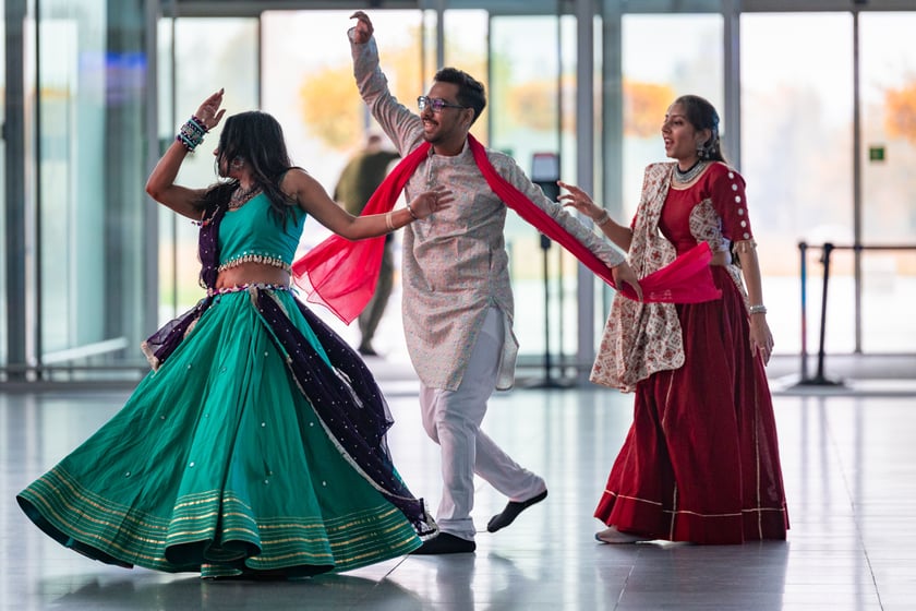 Obchody Święta Diwali na lotnisku we Wrocławiu, 2 listopada 2025