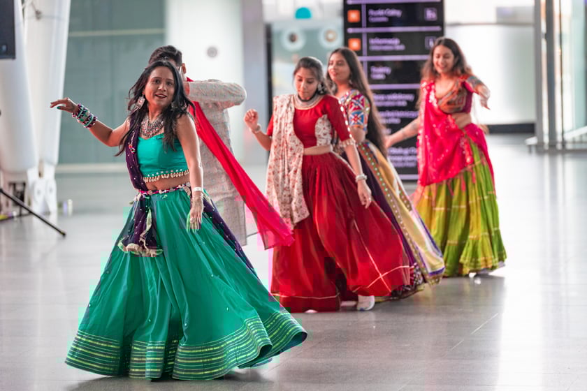 Obchody Święta Diwali na lotnisku we Wrocławiu, 2 listopada 2025
