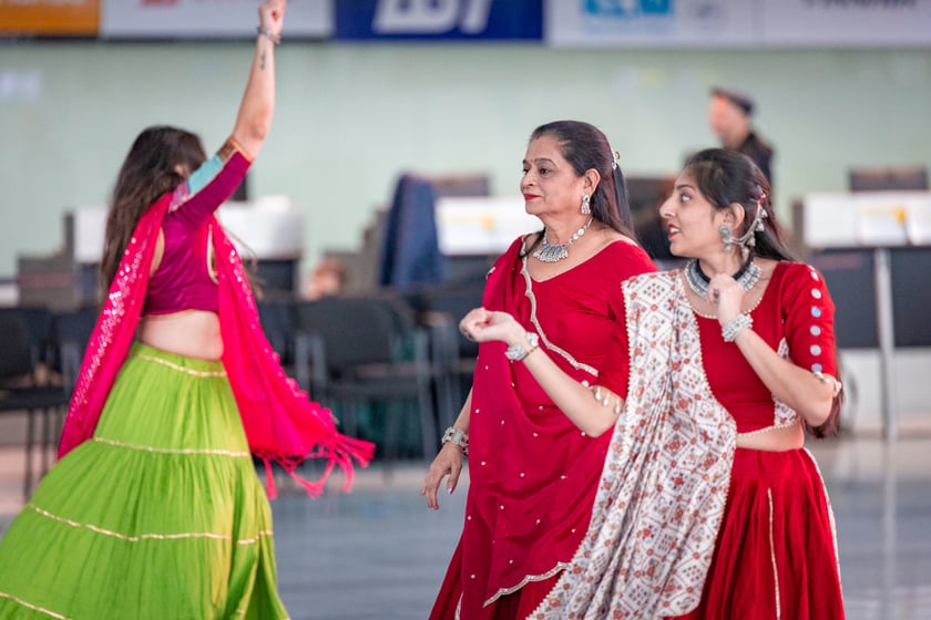 Obchody Święta Diwali na lotnisku we Wrocławiu, 2 listopada 2025