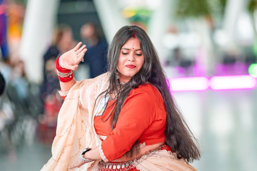 Obchody Święta Diwali na lotnisku we Wrocławiu, 2 listopada 2025