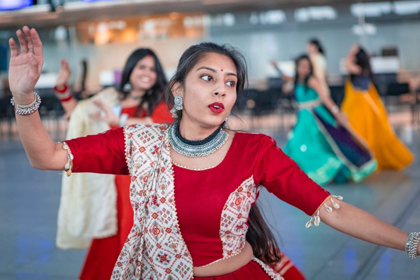 Obchody Święta Diwali na lotnisku we Wrocławiu, 2 listopada 2025