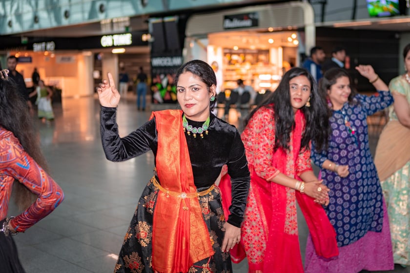Obchody Święta Diwali na lotnisku we Wrocławiu, 2 listopada 2025