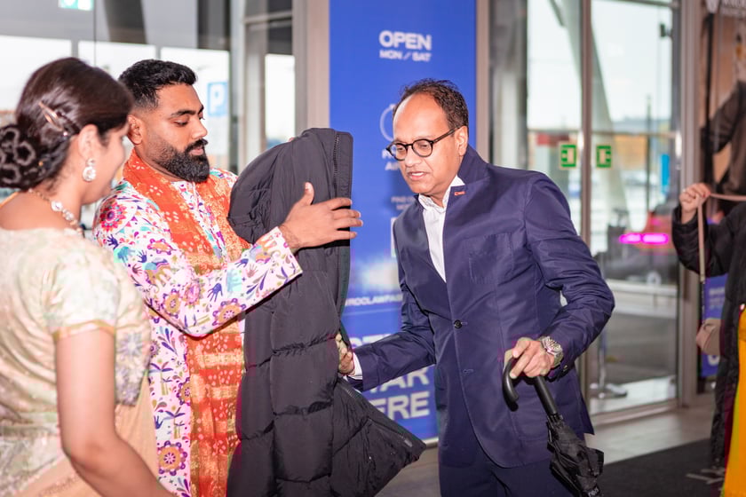 Obchody Święta Diwali na lotnisku we Wrocławiu, 2 listopada 2025