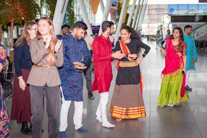 Obchody Święta Diwali na lotnisku we Wrocławiu, 2 listopada 2025
