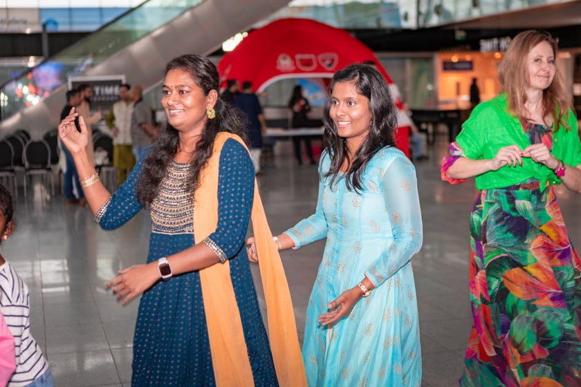 Obchody Święta Diwali na lotnisku we Wrocławiu, 2 listopada 2025