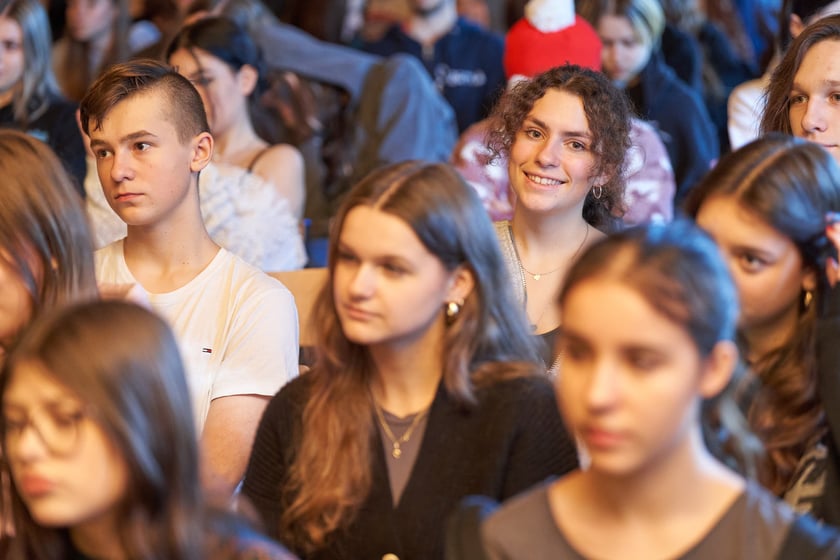 Kolędowanie w IV Liceum Ogólnokształcącym we Wrocławiu