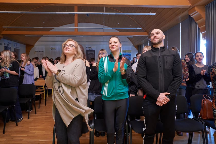 Kolędowanie w IV Liceum Ogólnokształcącym we Wrocławiu