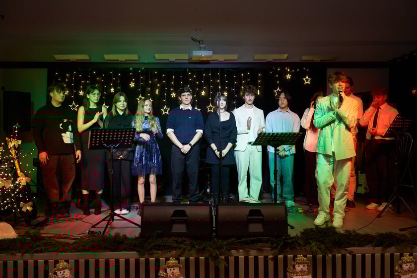 Kolędowanie w IV Liceum Ogólnokształcącym we Wrocławiu