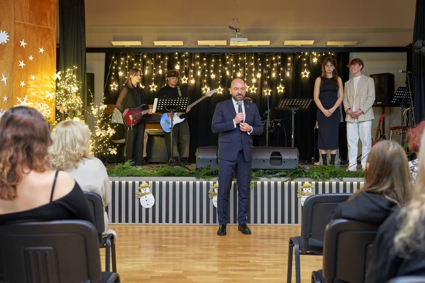 Kolędowanie w IV Liceum Ogólnokształcącym we Wrocławiu