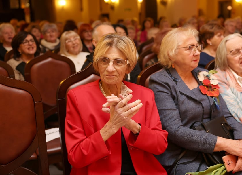 Uroczystość we wrocławskim starym Ratuszu, podczas której podziękowania za pracę na rzecz seniorów odebrało ponad 30 zaangażowanych społecznie wrocławian i wrocławianek.