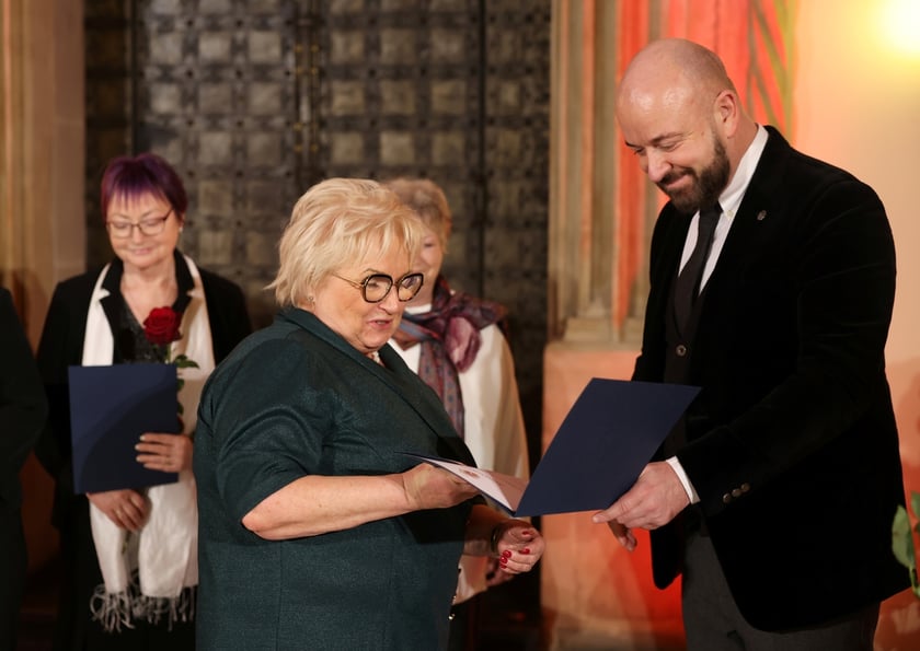 Uroczystość we wrocławskim starym Ratuszu, podczas której podziękowania za pracę na rzecz seniorów odebrało ponad 30 zaangażowanych społecznie wrocławian i wrocławianek.